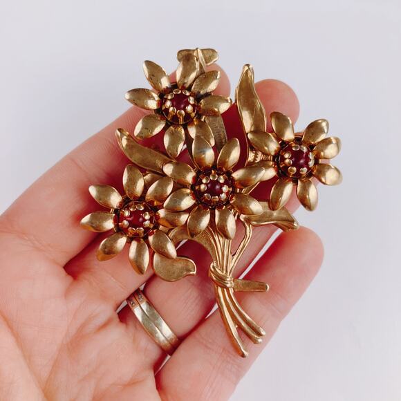 VTG 1940s Brooch Gold Tone Floral Red Glass Cabochons Mid Century Bouquet Pin - Picture 2 of 12